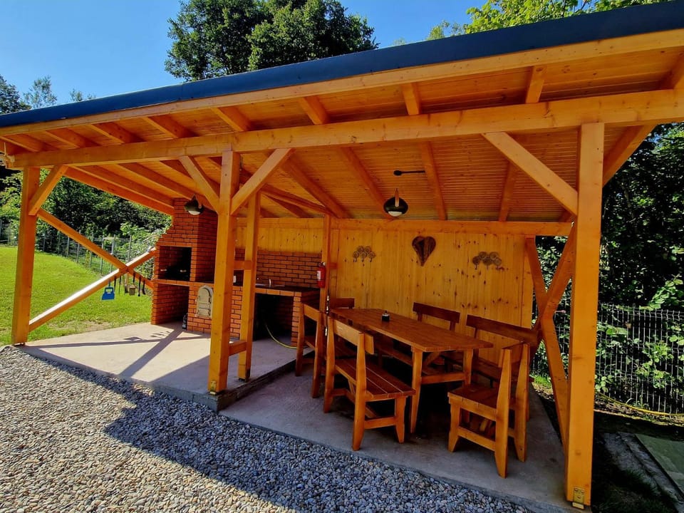 BBQ facilities, Dining area