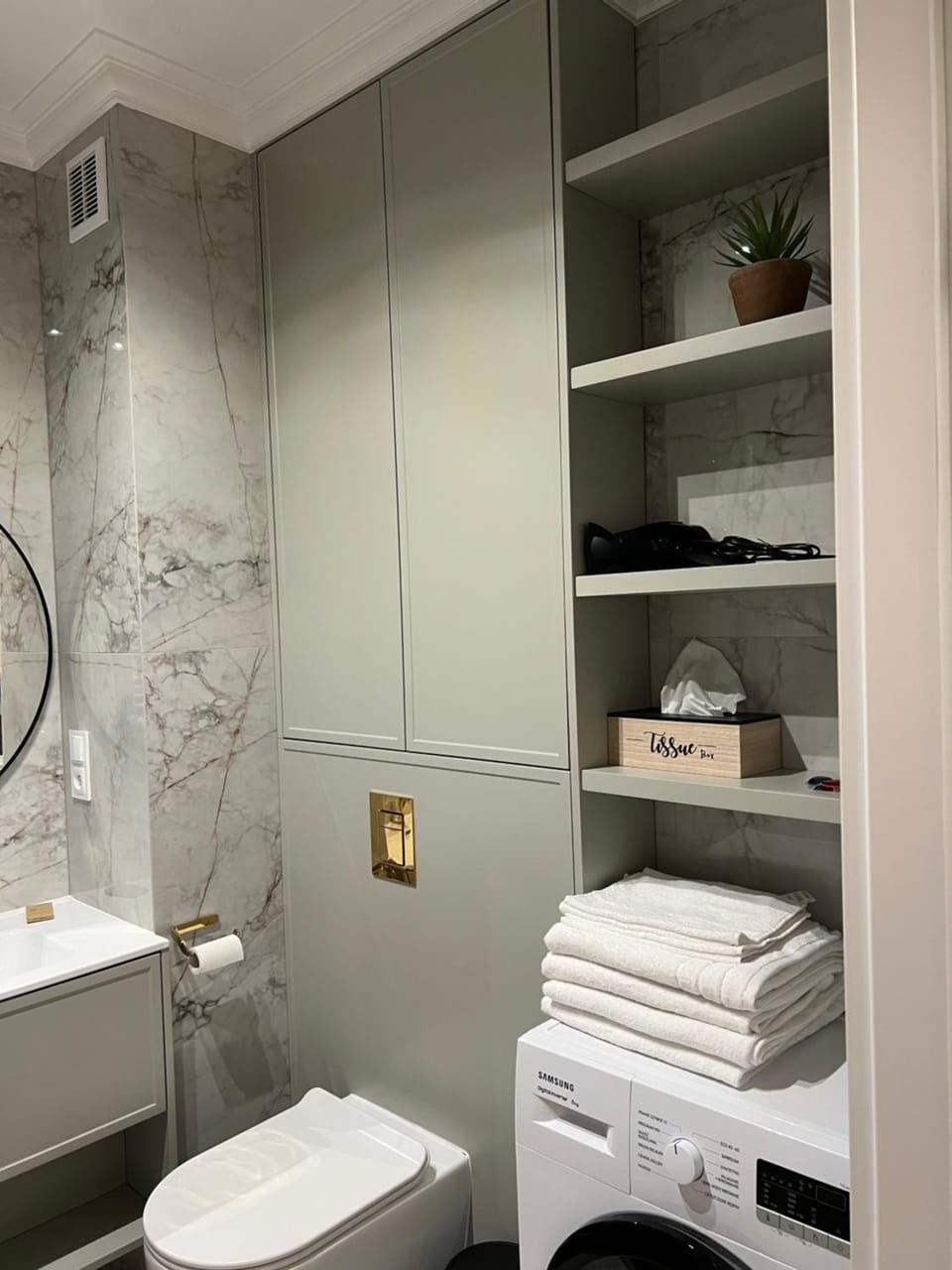 Toilet, Bathroom, towels