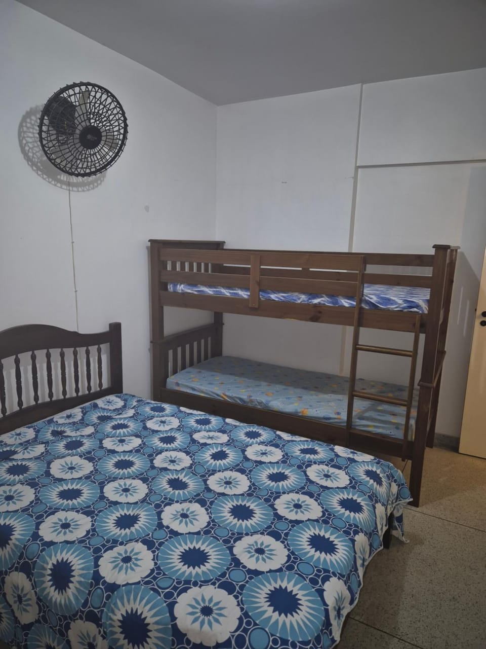 Bed, Photo of the whole room, bunk bed