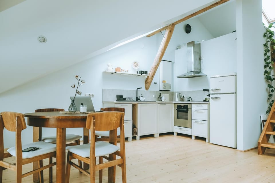 Coffee/tea facilities, Kitchen or kitchenette, Dining area, pet friendly, stove