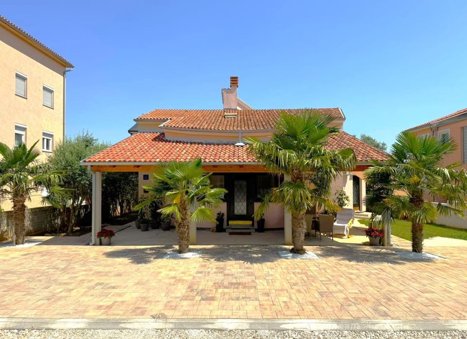 Patio, Off site, Balcony/Terrace, Balcony/Terrace, Parking