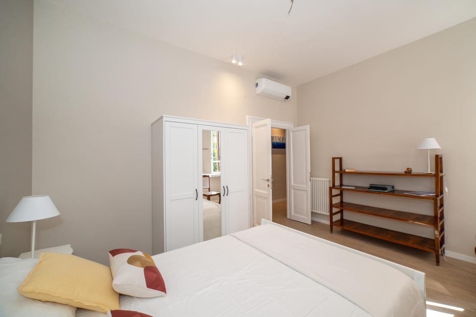 Bedroom, air conditioner