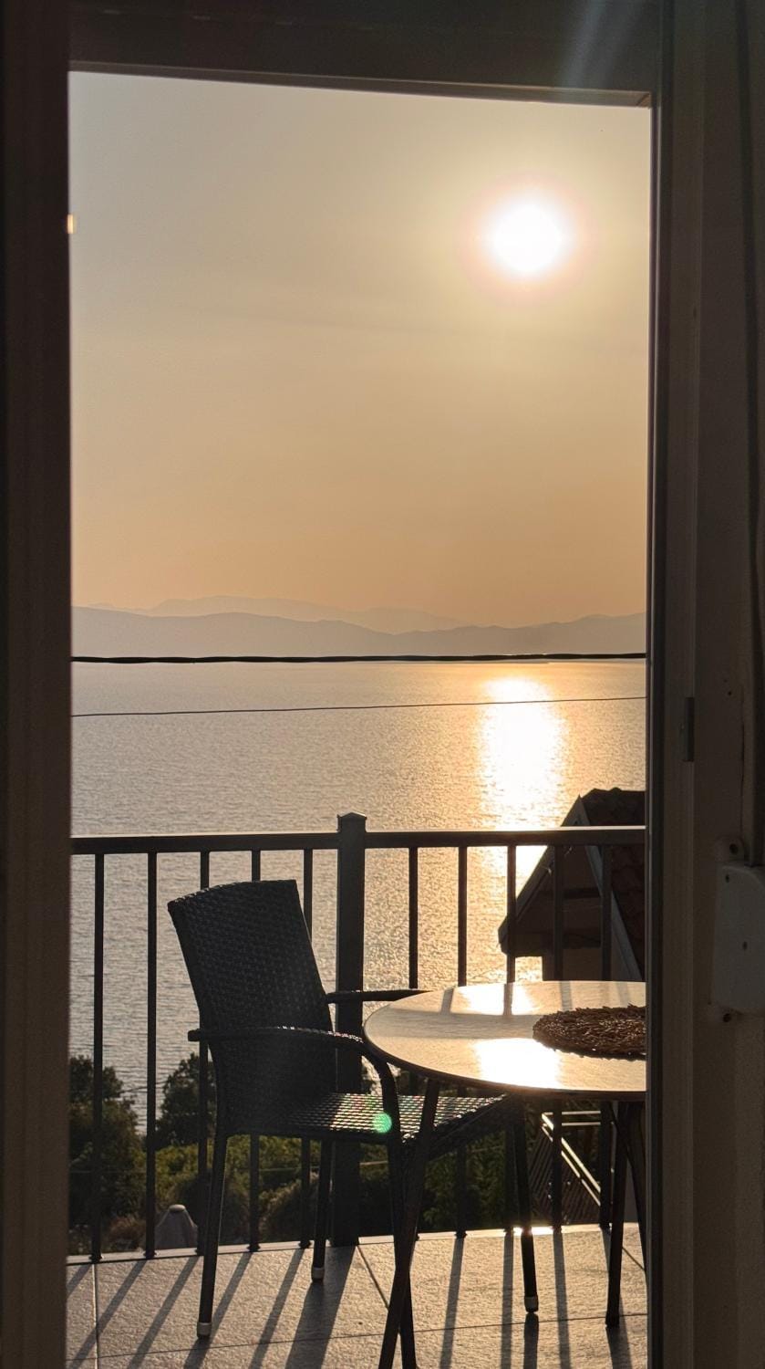 Day, Natural landscape, View (from property/room), Balcony/Terrace, Dining area