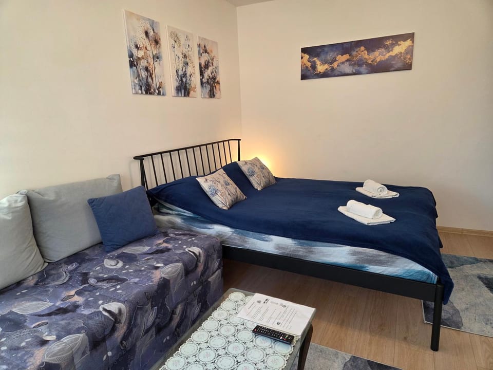 Bed, Living room