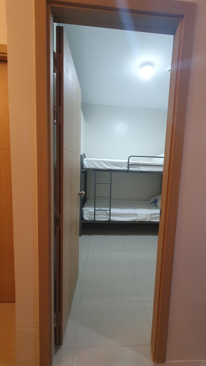 Bedroom, bunk bed