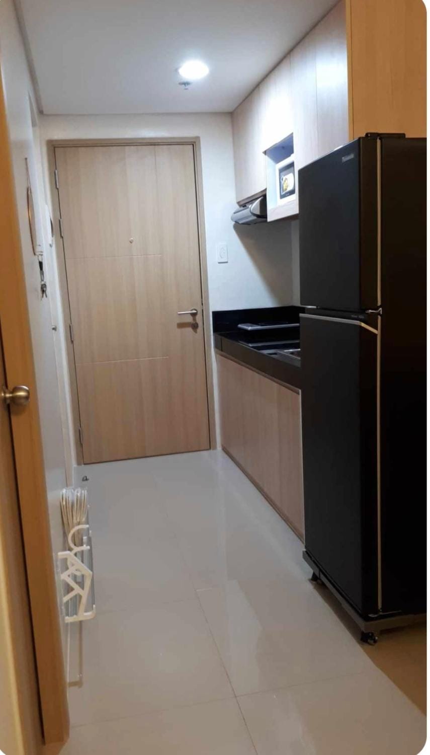 Kitchen or kitchenette, minibar