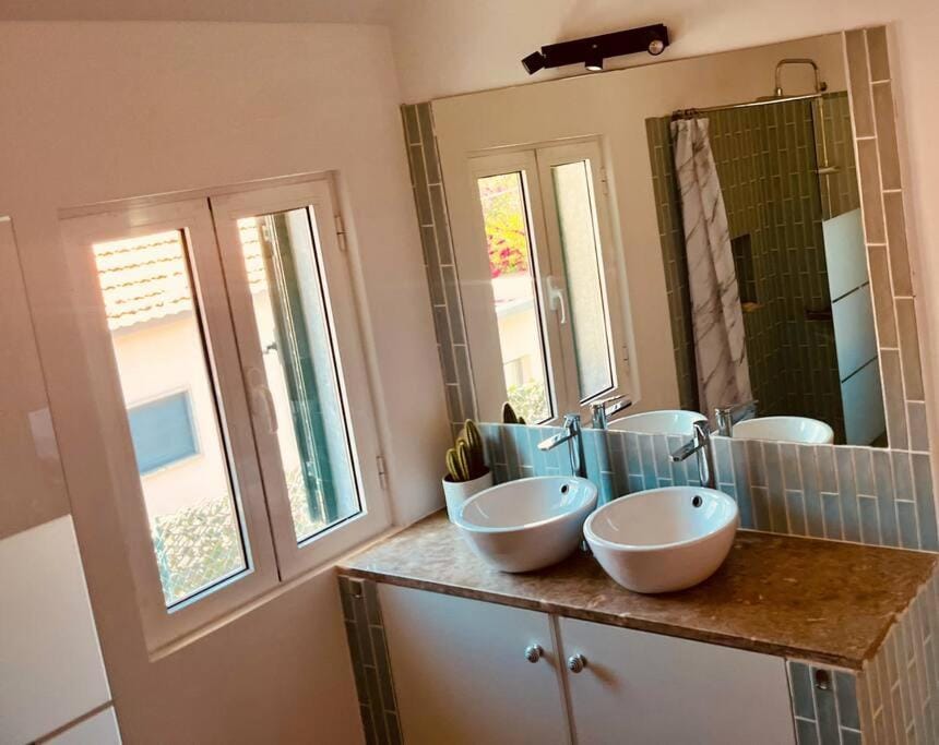 Superb Surf House Next to best Caparica Beach House in Costa da Caparica