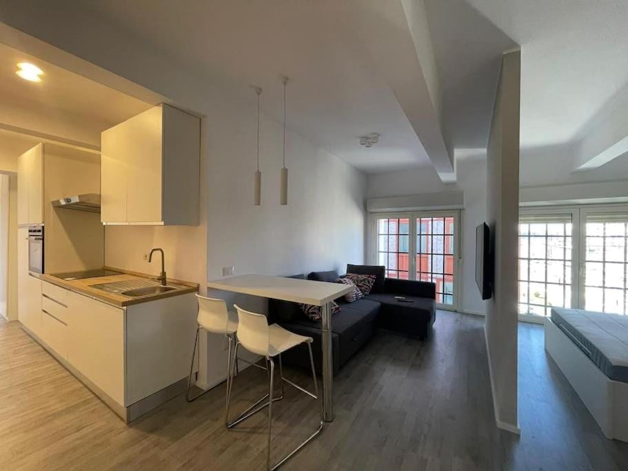 Kitchen or kitchenette, Living room, Dining area