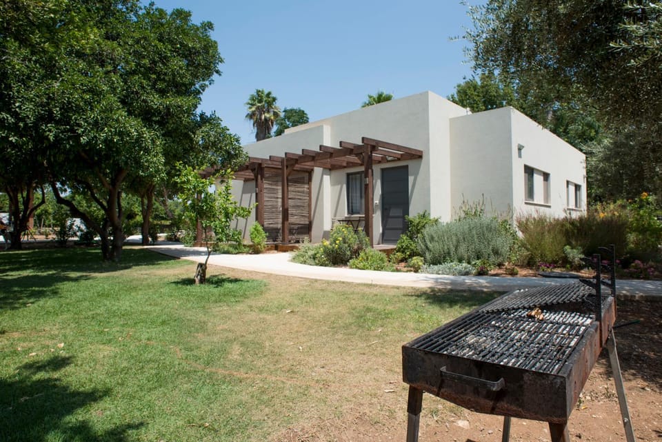 Facade/entrance, BBQ facilities, Garden