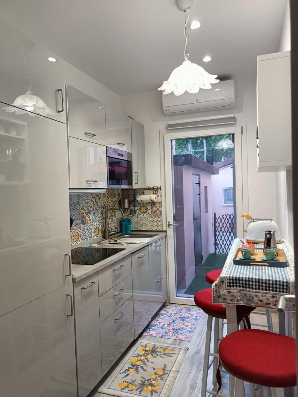Dining area, minibar, stove