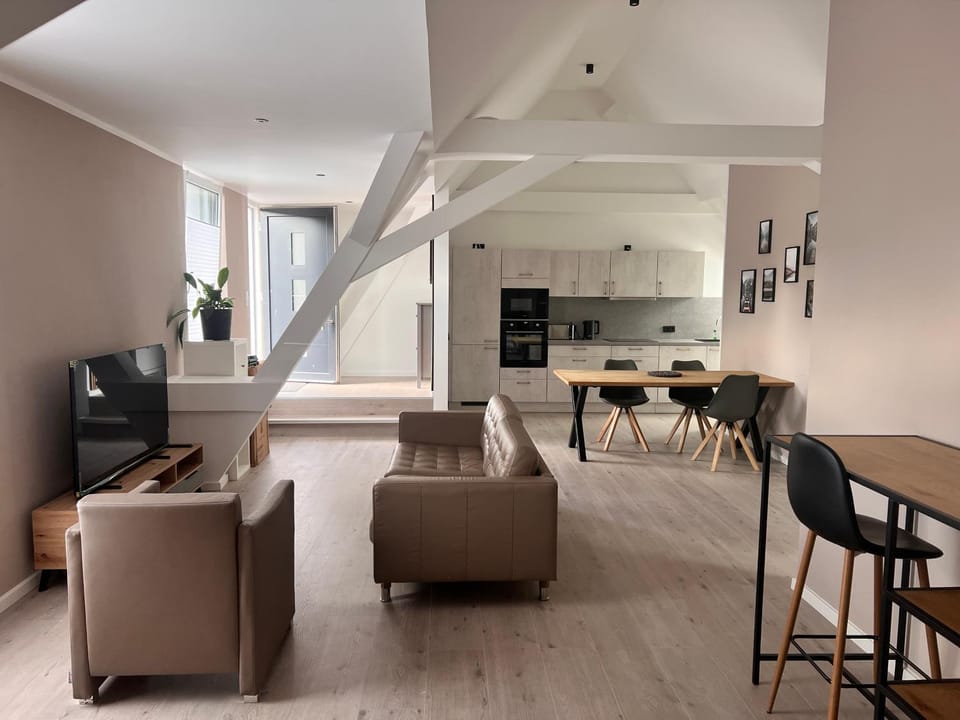 TV and multimedia, Kitchen or kitchenette, Living room, Dining area