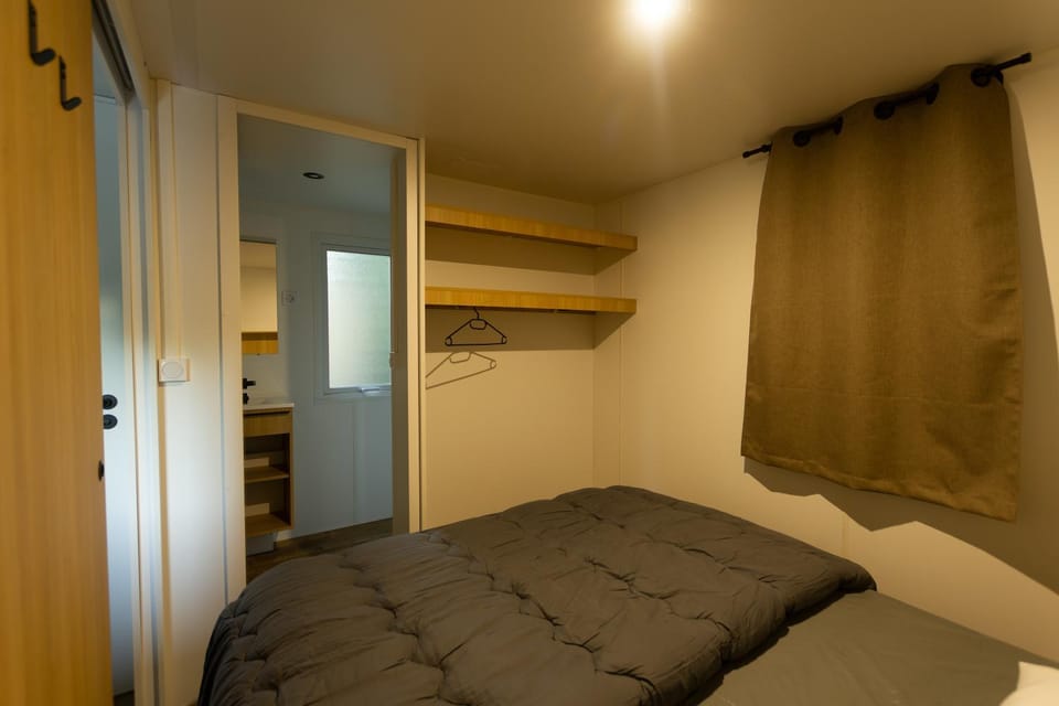 Camping les Avignon - la Laune Campground/ 
RV Resort in Villeneuve-lès-Avignon