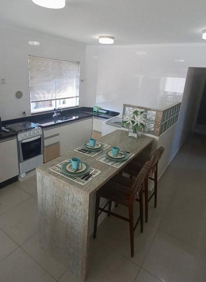 Kitchen or kitchenette, Dining area, minibar, pet friendly