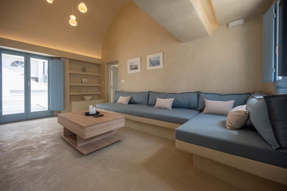 Living room, Photo of the whole room, Seating area