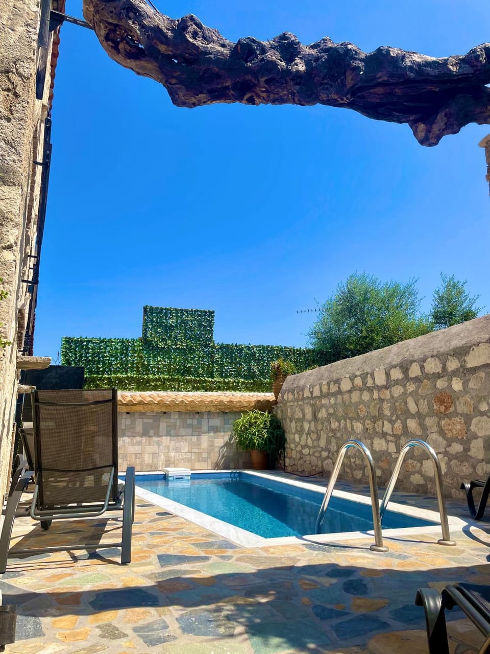 Day, Natural landscape, Pool view, Swimming pool, sunbed