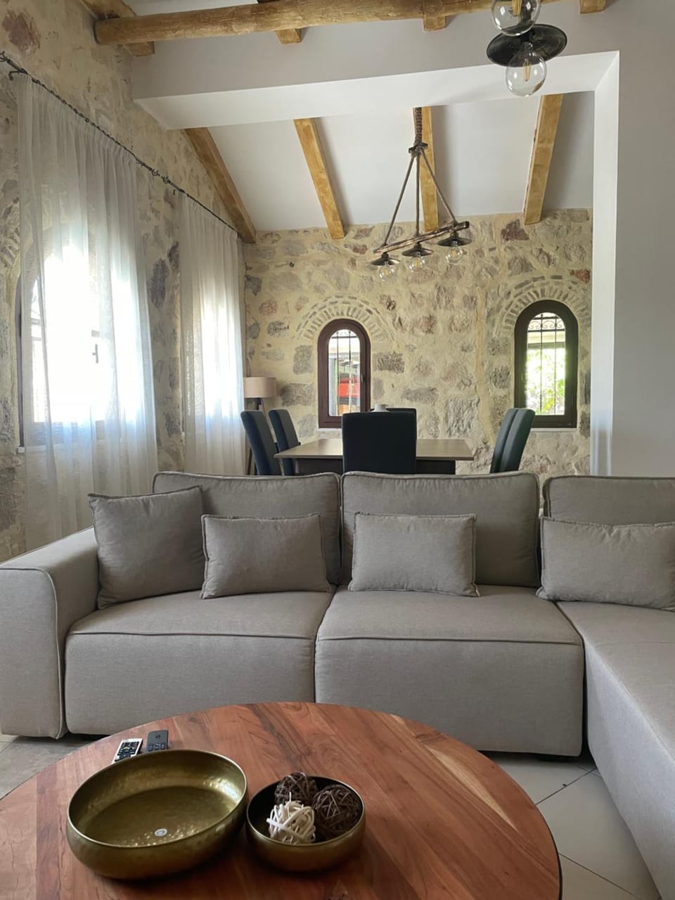 Living room, Seating area, Dining area, fireplace