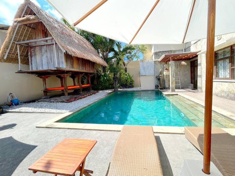 kuta 5BR private villa pool ,near airport, Villa in Kuta
