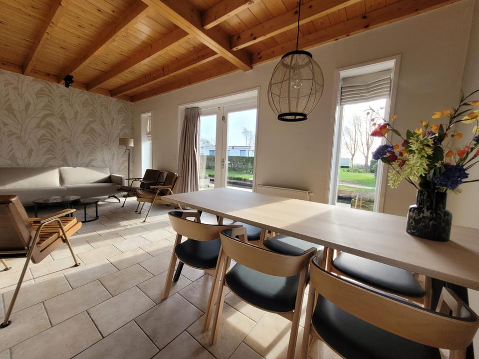 Seating area, Dining area