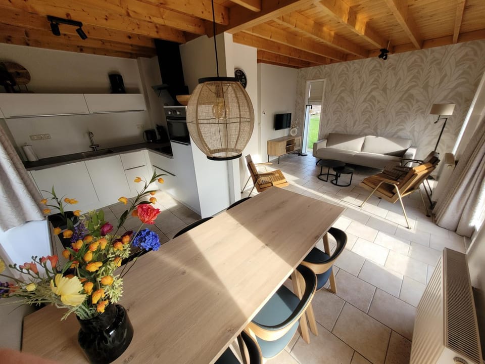 Kitchen or kitchenette, Photo of the whole room, Seating area, Dining area