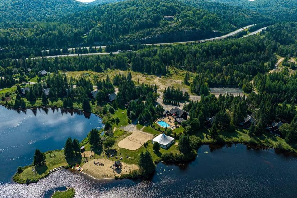 Eagle's Nest House in Sainte-Agathe-des-Monts