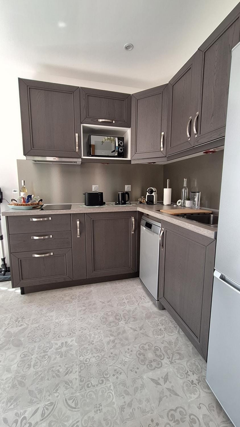 Coffee/tea facilities, Kitchen or kitchenette, dishwasher, oven, stove, toaster