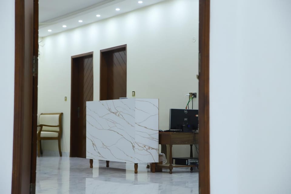 Roomi Rezidor Guest House Bed and Breakfast in Karachi