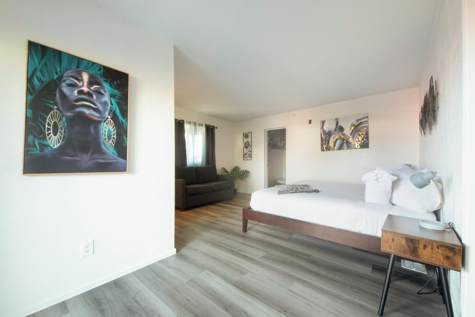 Photo of the whole room, Decorative detail, Bedroom