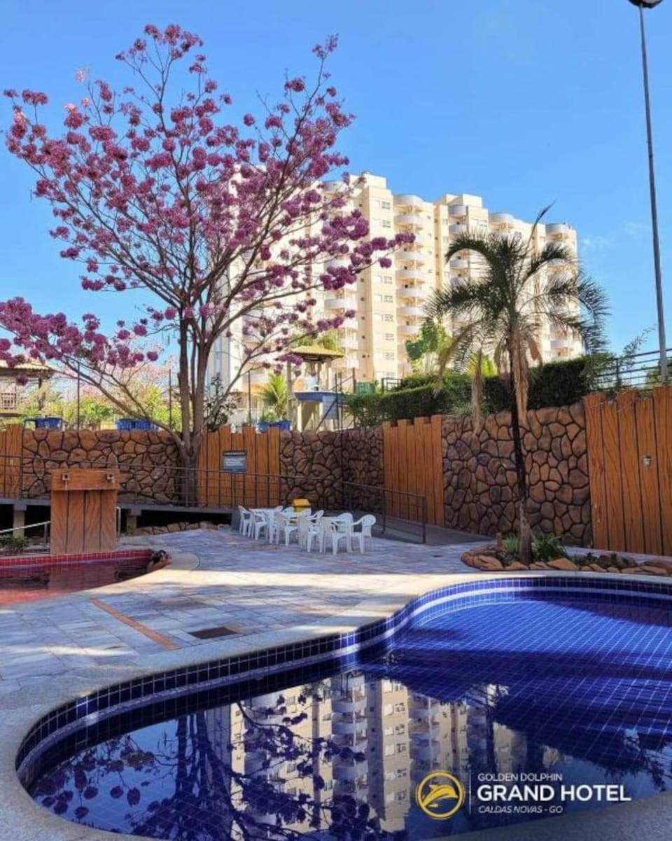 Property building, Day, Pool view, Swimming pool, sunbed