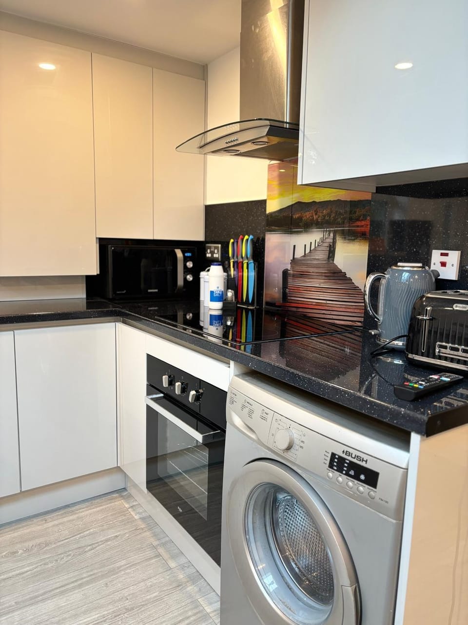 CozyNest 2BR Modern Property with Parking House in Wycombe District