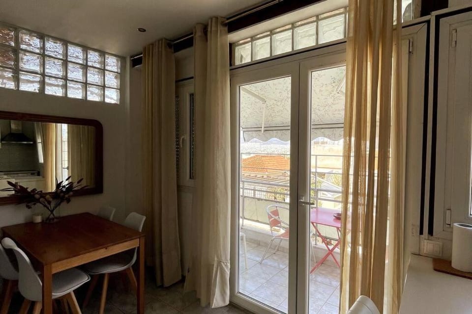 View (from property/room), Balcony/Terrace, Living room, Seating area, Dining area