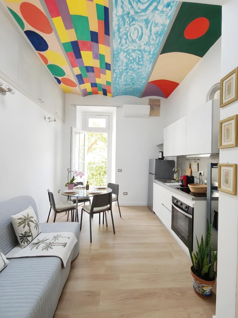 Kitchen or kitchenette, Living room, Seating area, Dining area, oven, stove