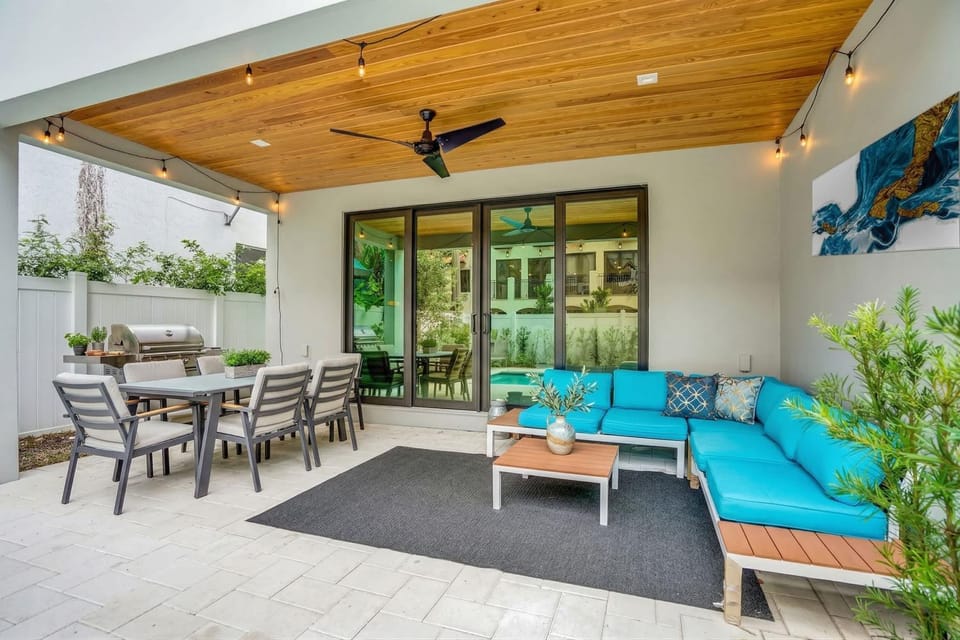 New 4BR w Pool Walk to Las Olas 5mins to Beach House in Fort Lauderdale