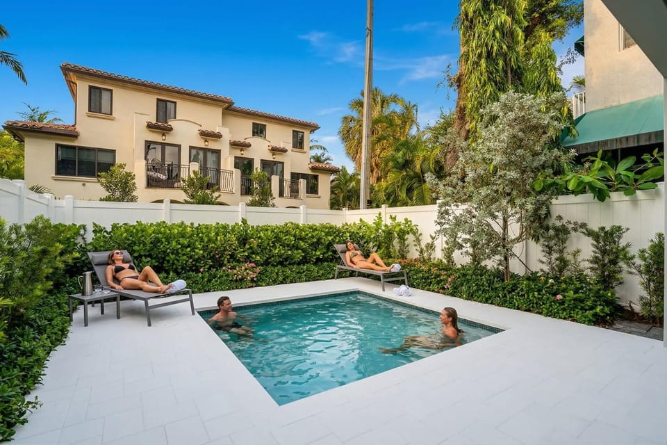 New 4BR w Pool Walk to Las Olas 5mins to Beach House in Fort Lauderdale