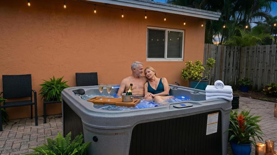 Hidden Gem Vacation Villa w Private Pool & TikiHut Villa in Fort Lauderdale
