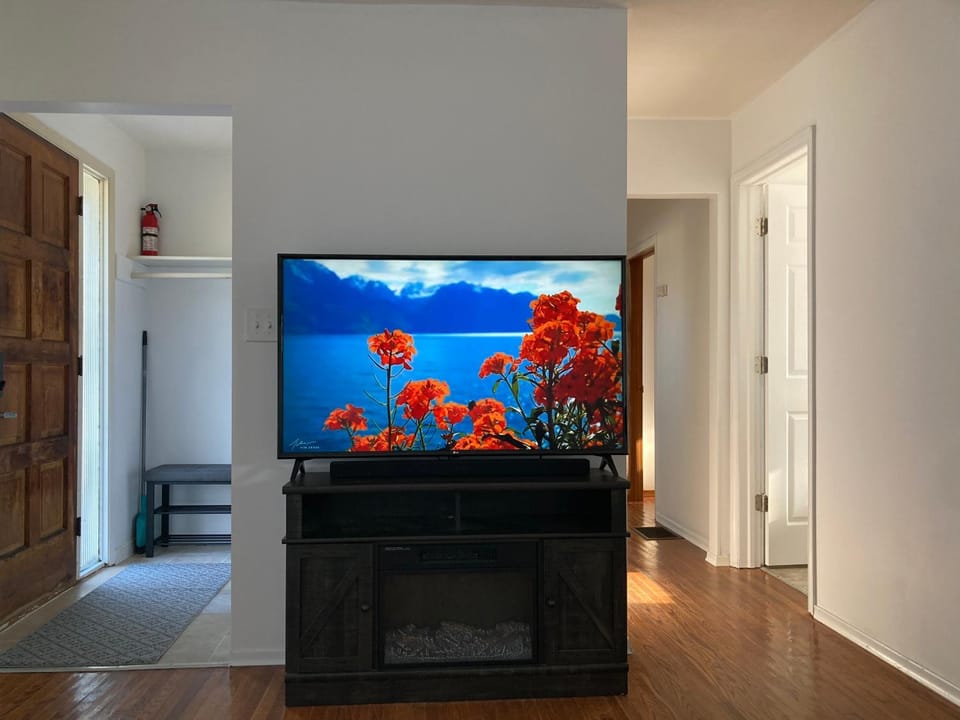 Communal lounge/ TV room, Communal lounge/ TV room, TV and multimedia, Evening entertainment
