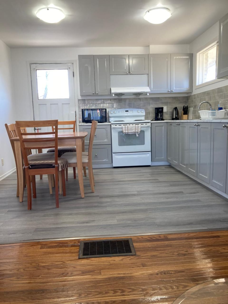 Kitchen or kitchenette, Dining area, minibar, pet friendly, stove, toaster