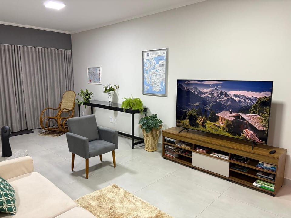 Apartamento no centro de São Lourenço e a 750 metros do parque Apartment in State of São Paulo
