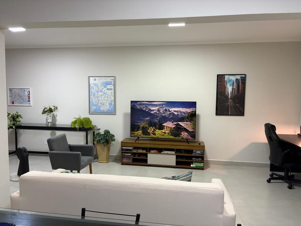 Apartamento no centro de São Lourenço e a 750 metros do parque Apartment in State of São Paulo