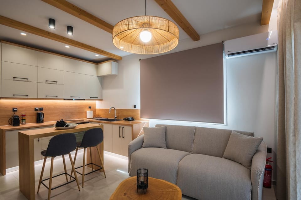 Living room, pet friendly, stove