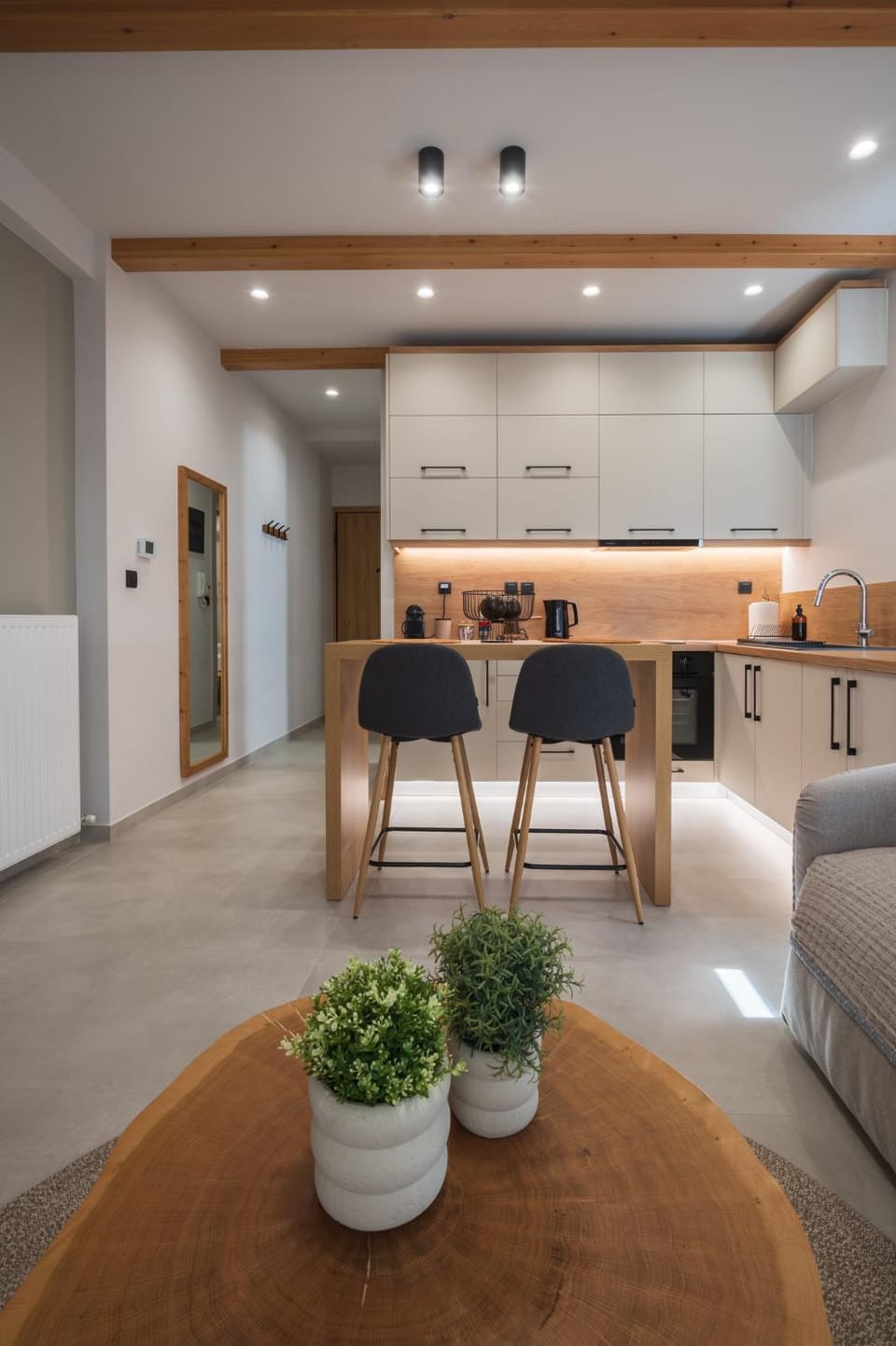 Kitchen or kitchenette, Seating area, Dining area