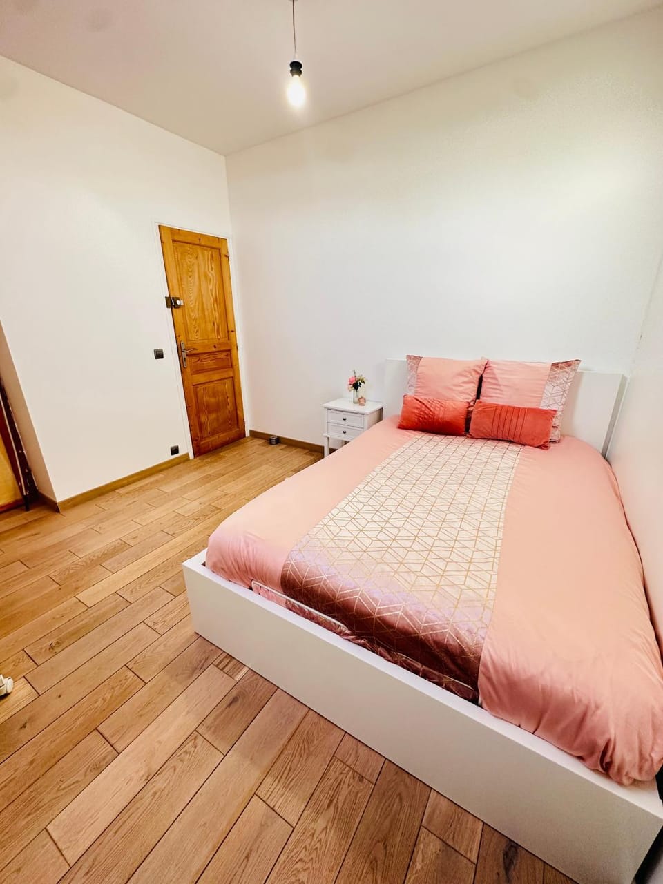 Jabeen's House Bedroom 2 Vacation rental in Île-de-France