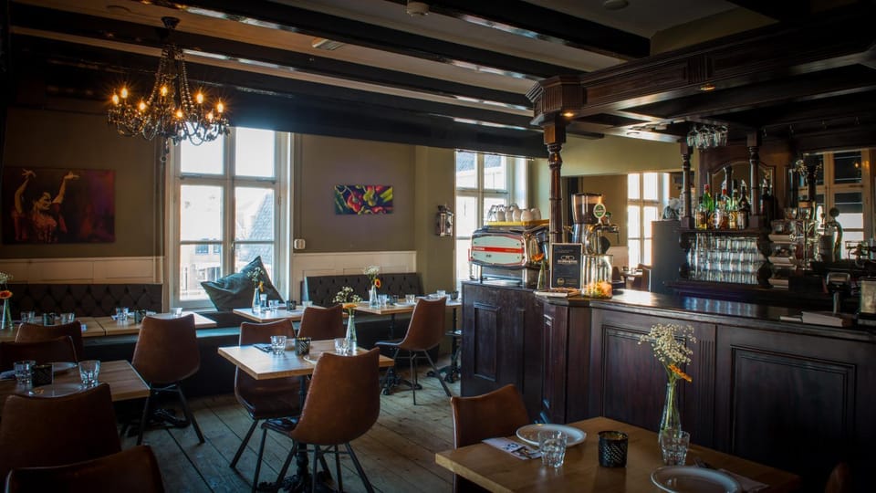 Restaurant/places to eat, Meeting/conference room