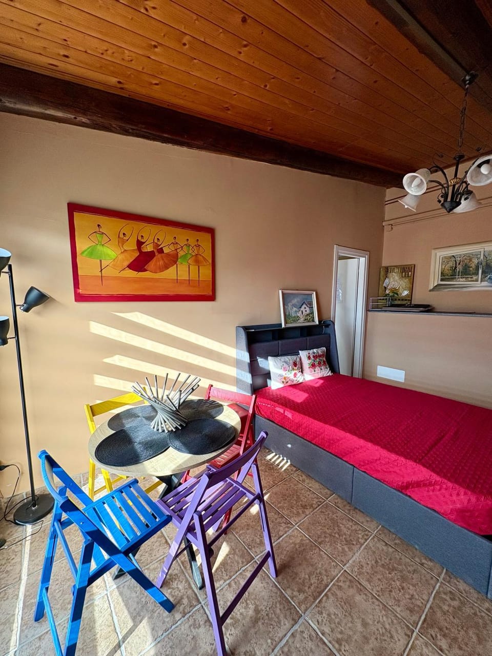 Photo of the whole room