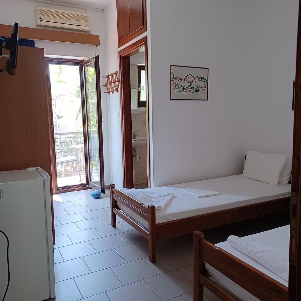 Atzanou Rooms Bed and Breakfast in Evros, Greece
