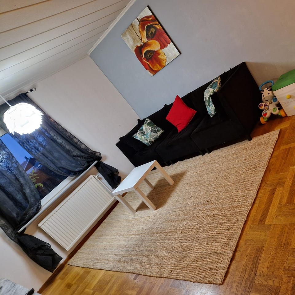Villa med egen parkering. Möjlighet att boka från 1 och upp till 5 personer. Villa in Sweden