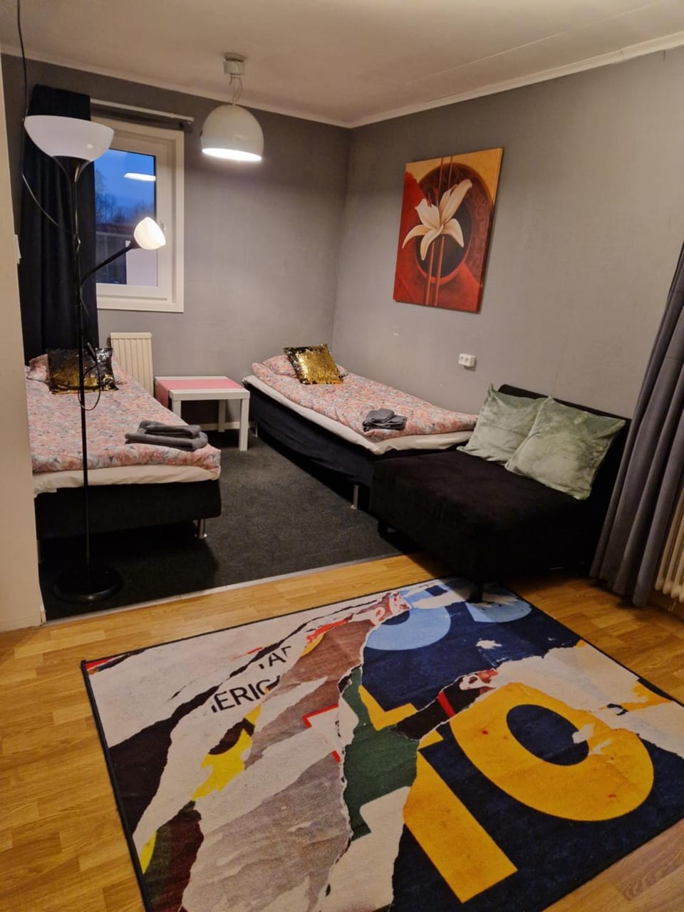 Villa med egen parkering. Möjlighet att boka från 1 och upp till 5 personer. Villa in Sweden