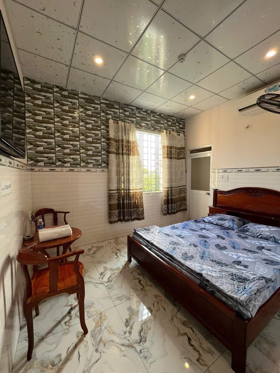 Nhà Nghỉ Tuyết Minh Hotel in Ho Chi Minh City