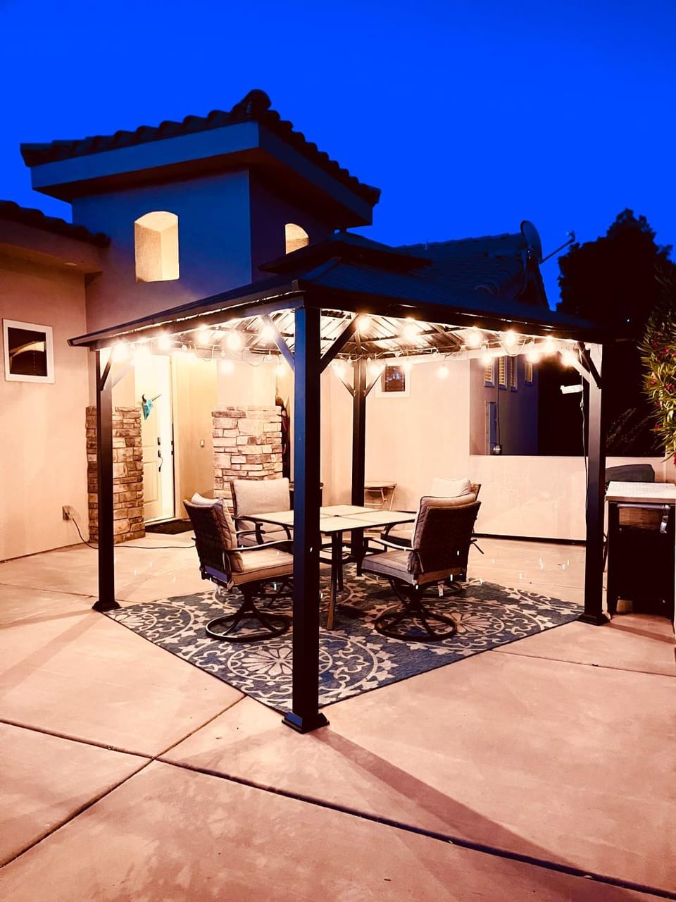 A super variety of games, golf carts, & unique decor near Zion National Park! House in La Verkin