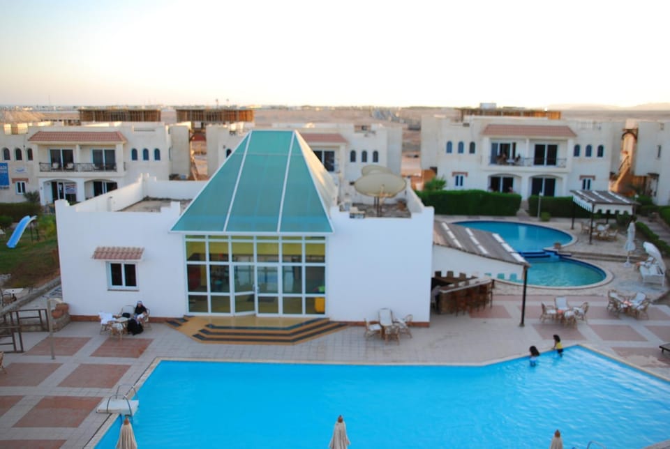 Bird's eye view, Swimming pool