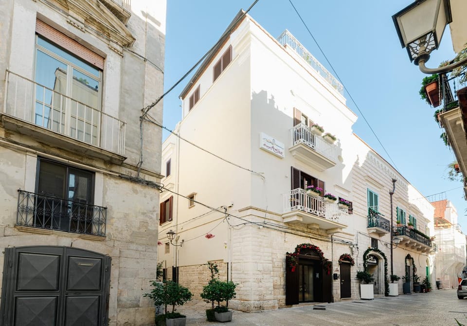 Property building, Neighbourhood, City view, Street view